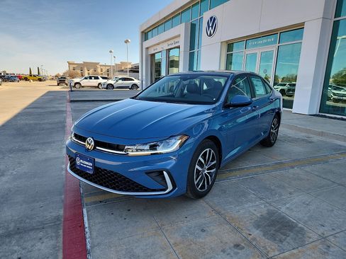 New 2026 Volkswagen Jetta SE image 3