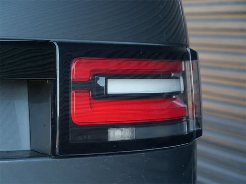 Used 2018 Land Rover Discovery HSE image 8