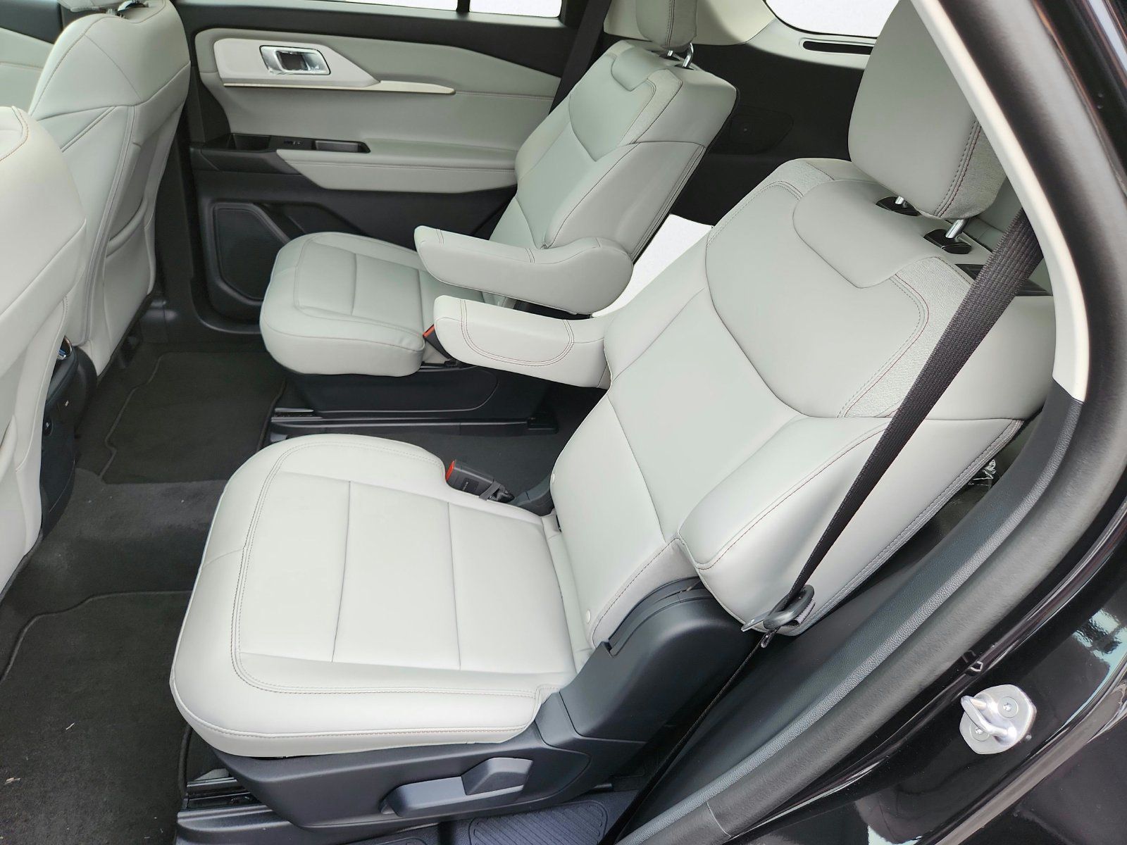 New 2026 Ford Explorer Active w/ Active Comfort Package AWD/4WD image 25