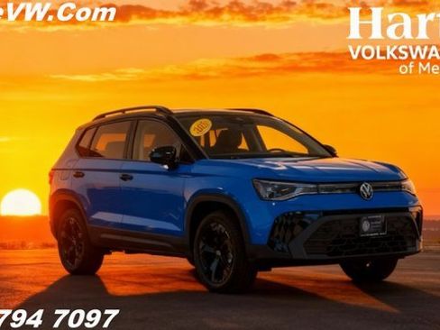 Certified 2025 Volkswagen Taos SE image 1