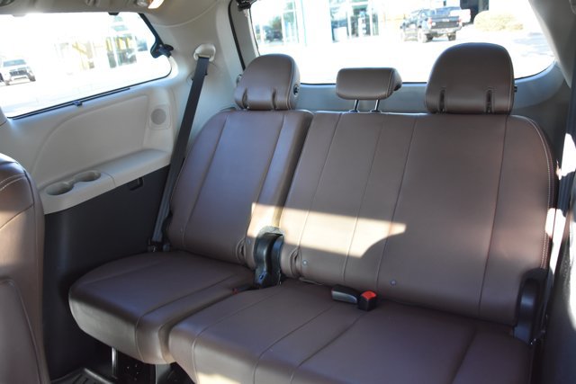 Used 2019 Toyota Sienna Limited Premium FWD image 16