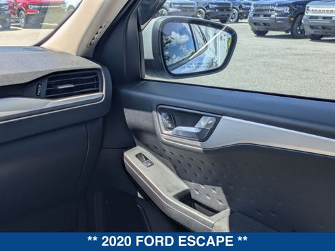Used 2020 Ford Escape SE FWD image 16