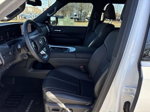 Used 2025 Nissan Armada SL w/ Captain's Chari Seat Package image 16