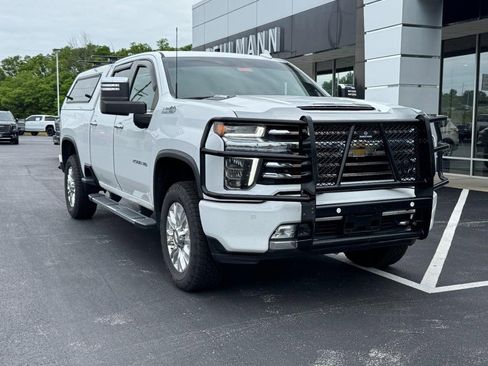 Used 2022 Chevrolet Silverado 2500 High Country AWD/4WD image 2