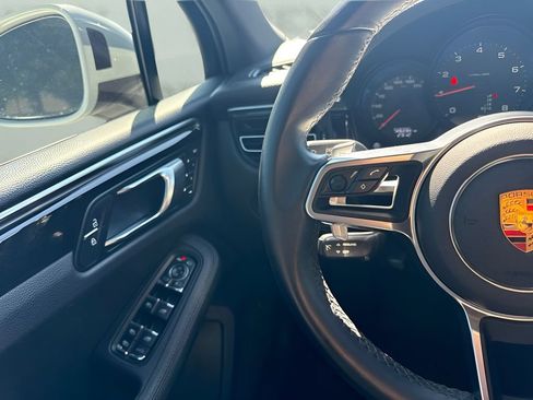 Used 2021 Porsche Macan AWD/4WD image 16