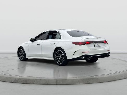 Used 2025 Mercedes-Benz E 350 4MATIC Sedan image 5