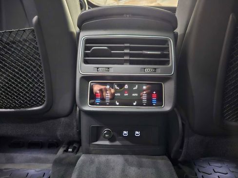 Used 2021 Audi Q8 Premium Plus w/ Premium Plus Package image 18