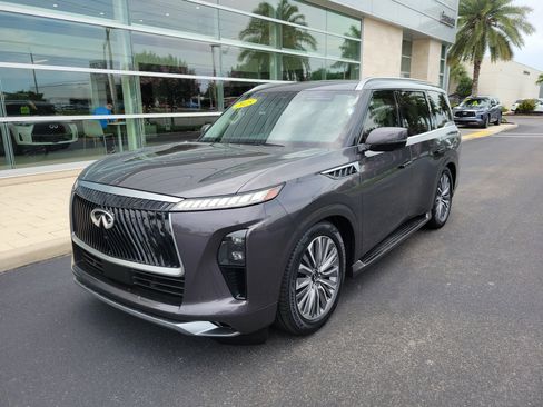 Certified 2025 INFINITI QX80 Luxe AWD/4WD image 8