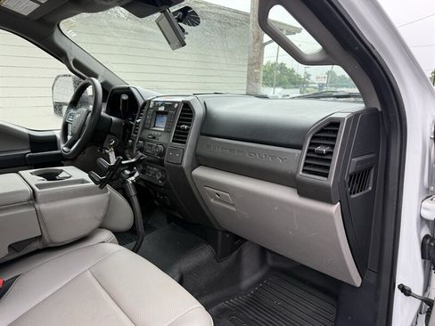 Used 2021 Ford F550 4x4 Regular Cab Super Duty image 2