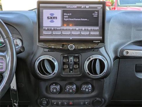 Certified 2015 Jeep Wrangler Unlimited Rubicon w/ Dual Top Group image 19