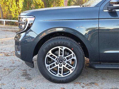 New 2025 Ford Expedition Active image 5