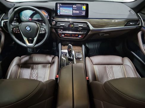 Used 2023 BMW 530e w/ Executive Package image 26