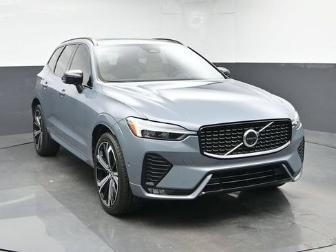 Used 2023 Volvo XC60 B6 Ultimate w/ Protection Package Premier AWD/4WD image 2