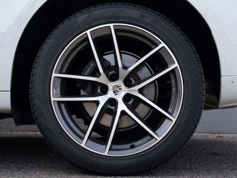 Certified 2025 Porsche Macan AWD/4WD image 13