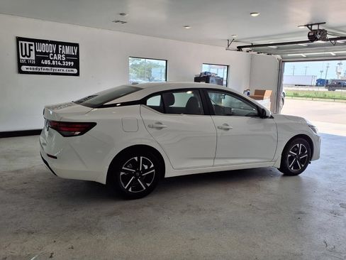 Used 2025 Nissan Sentra SV FWD image 3
