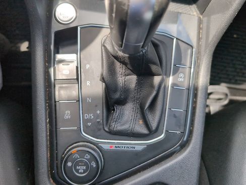 Used 2018 Volkswagen Tiguan SE w/ Panoramic Sunroof Package AWD/4WD image 14