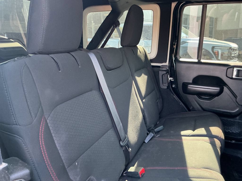 Used 2021 Jeep Wrangler Unlimited Rubicon AWD/4WD image 25