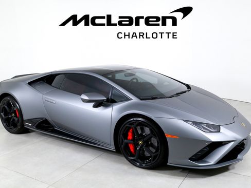 Used 2023 Lamborghini Huracan EVO image 2