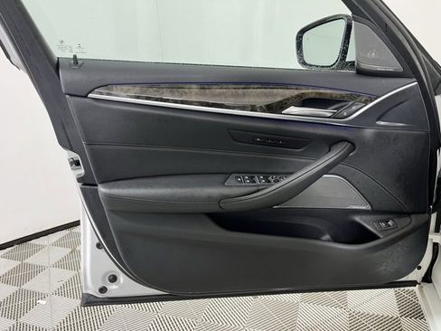 Used 2019 BMW 530i xDrive w/ Premium Package image 10
