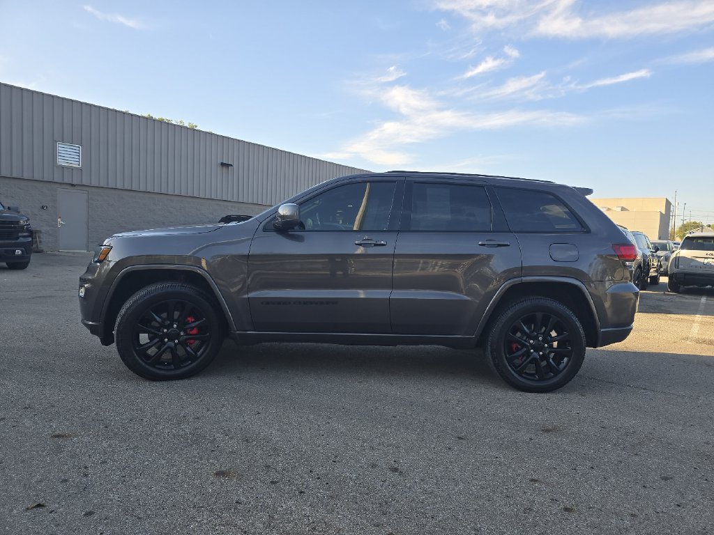 Used 2018 Jeep Grand Cherokee Altitude AWD/4WD image 14