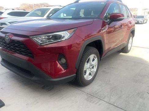 Used 2021 Toyota RAV4 XLE w/ Convenience Package image 1