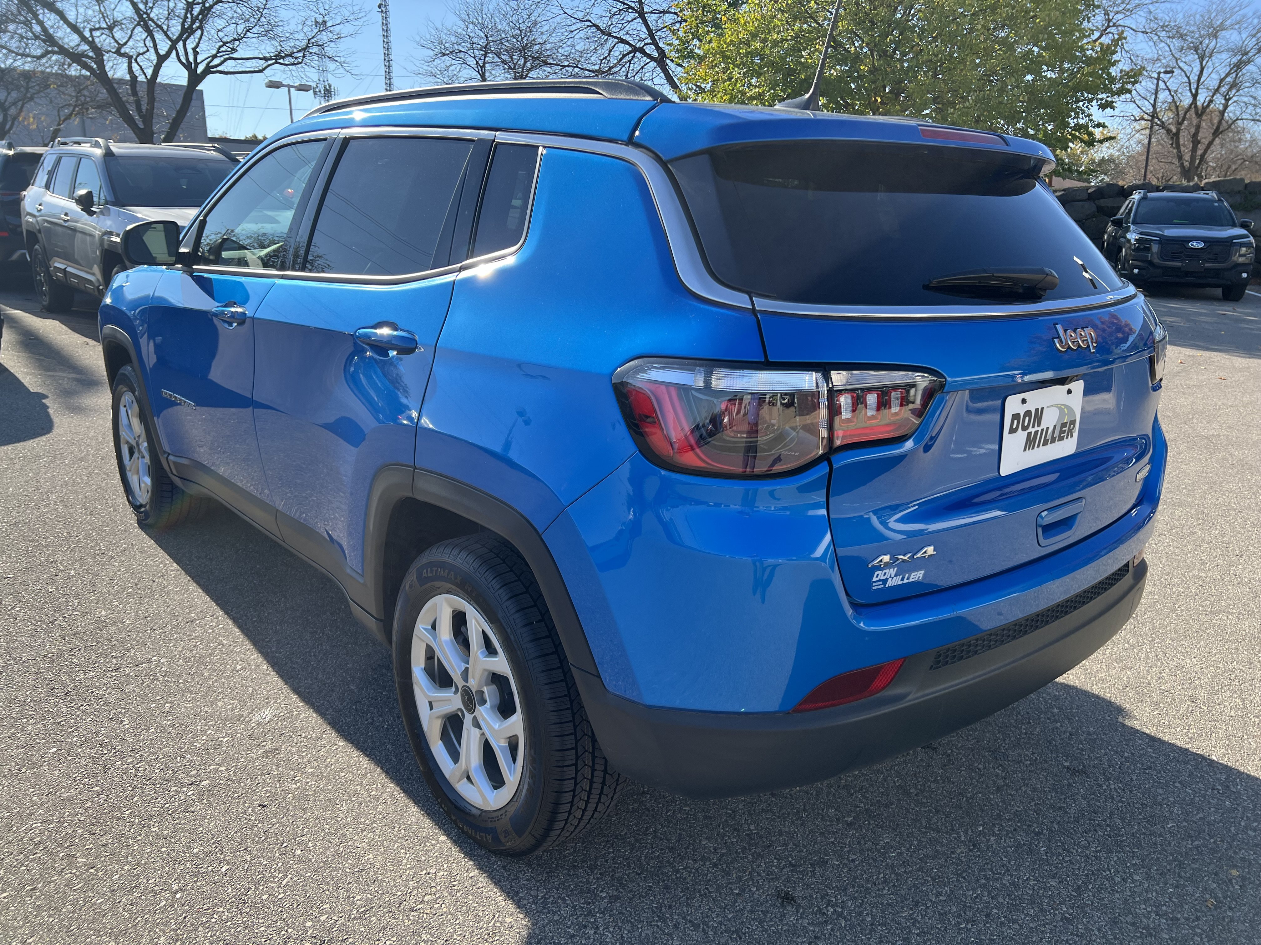 Used 2025 Jeep Compass Latitude AWD/4WD image 5