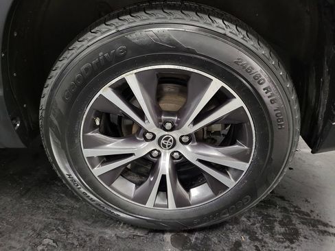 Used 2019 Toyota Highlander LE image 10