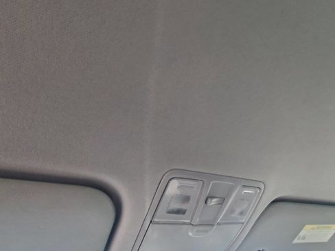 Used 2015 Hyundai Elantra SE image 22