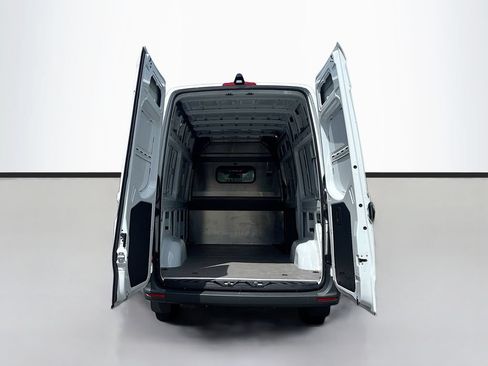 Used 2025 Mercedes-Benz Sprinter 2500 image 9