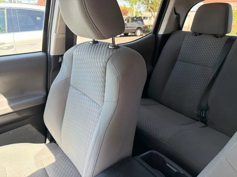 Certified 2022 Toyota Tacoma SR5 AWD/4WD image 18