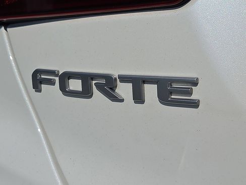 Used 2023 Kia Forte LXS FWD image 9
