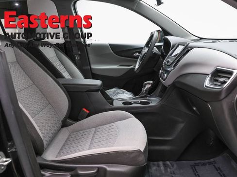 Used 2022 Chevrolet Equinox LS w/ LS Convenience Package FWD image 24