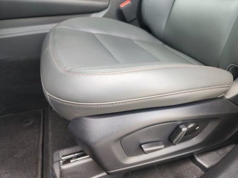 Used 2025 Ford Explorer Active w/ Active Comfort Package RWD image 24