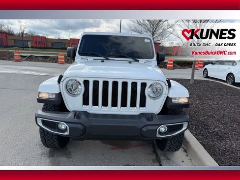Used 2023 Jeep Gladiator Overland AWD/4WD image 3