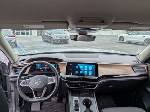 Used 2024 Volkswagen Atlas SE AWD/4WD image 17