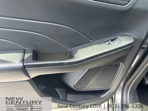 Used 2025 Ford Escape Active AWD/4WD image 12