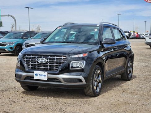 Used 2023 Hyundai Venue SEL FWD image 4