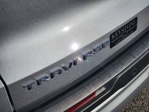 Used 2025 Chevrolet Traverse LT image 12