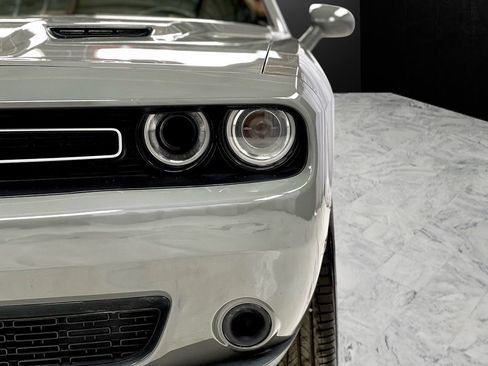 Used 2019 Dodge Challenger SXT RWD image 17