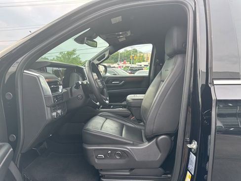 Used 2025 GMC Yukon XL Denali AWD/4WD image 13