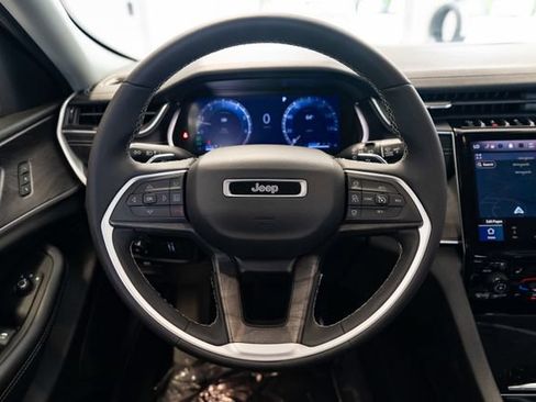 Used 2023 Jeep Grand Cherokee Limited w/ Luxury Tech Group II AWD/4WD image 14