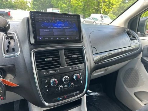 Used 2016 Dodge Grand Caravan SXT w/ Rear Park Assist Package FWD image 14