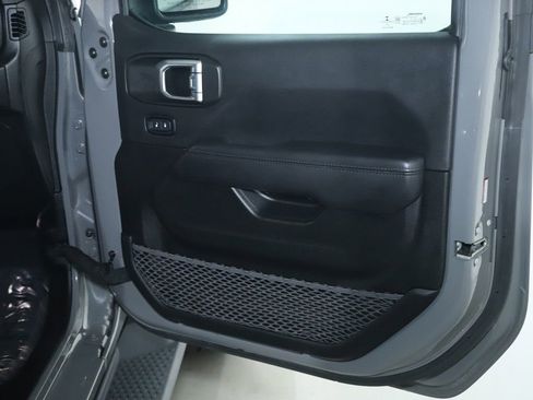 Used 2021 Jeep Wrangler Unlimited Sahara image 32