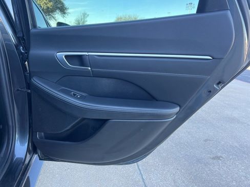 Used 2021 Hyundai Sonata Limited w/ Preferred Accessory Package image 19
