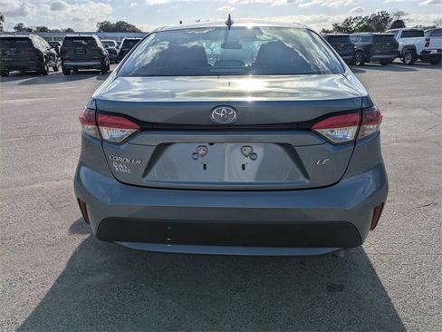 Used 2022 Toyota Corolla LE image 5