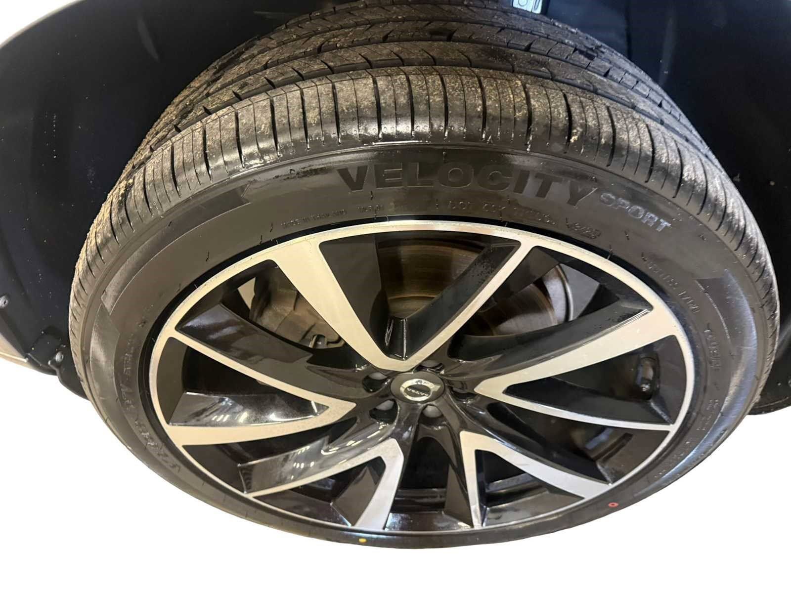 Used 2018 Volvo XC90 T6 Momentum w/ Convenience Package AWD/4WD image 8