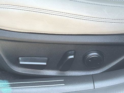 Used 2025 Genesis G70 2.5T RWD image 19