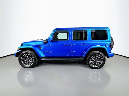 Used 2023 Jeep Wrangler Unlimited Sahara AWD/4WD image 2