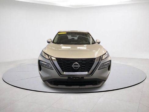 Used 2022 Nissan Rogue SV image 2