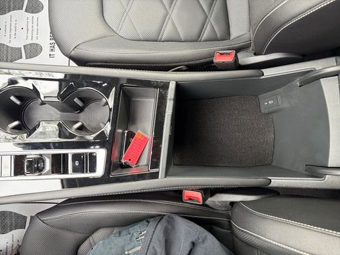 Used 2025 Volkswagen Atlas SE image 26